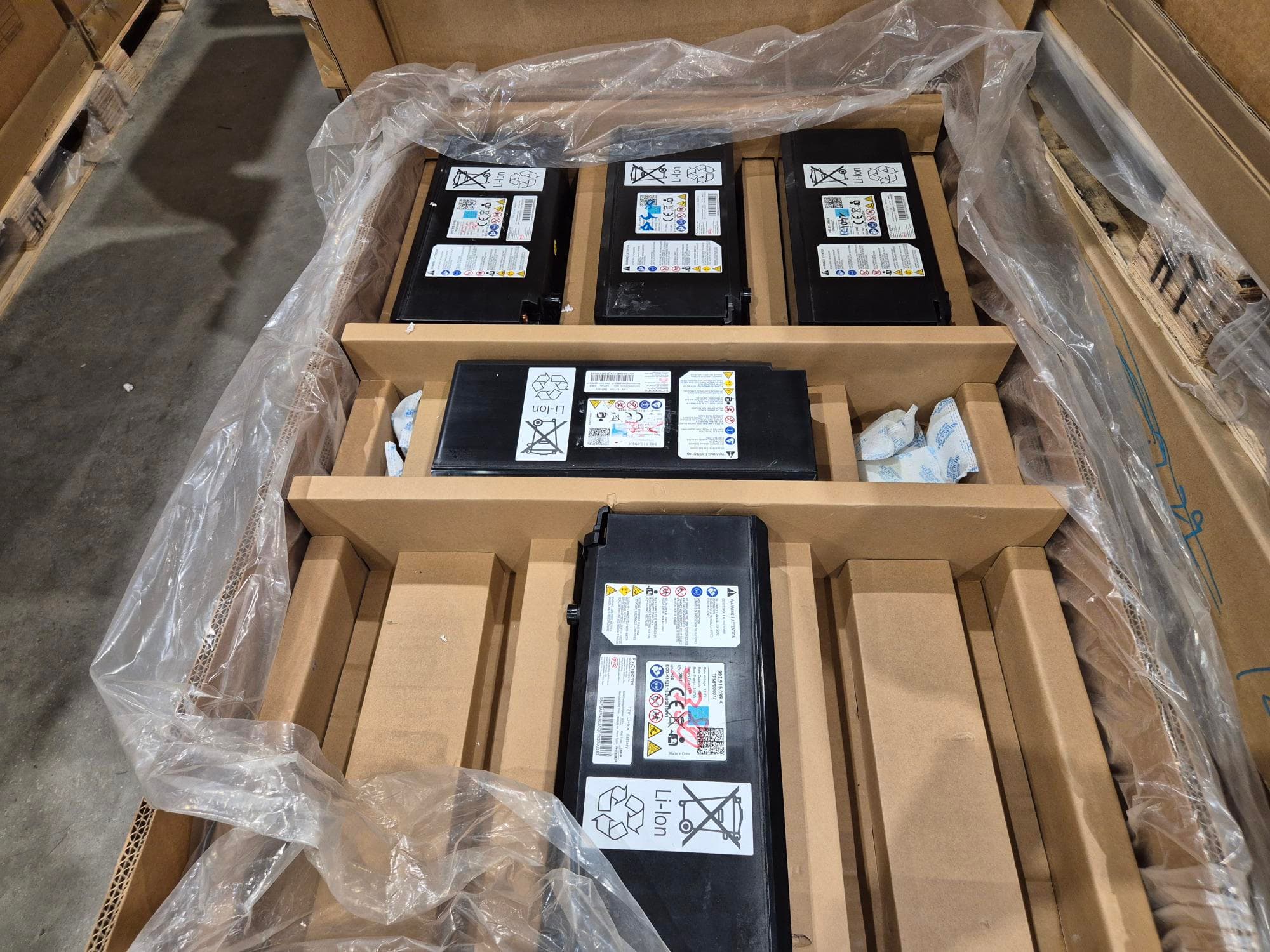 1,500 brand new Porsche 12.8V 40Ah auxiliary packs, photo 1 of 4